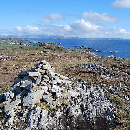 Dolphin Hotel Inishbofin Esterno foto
