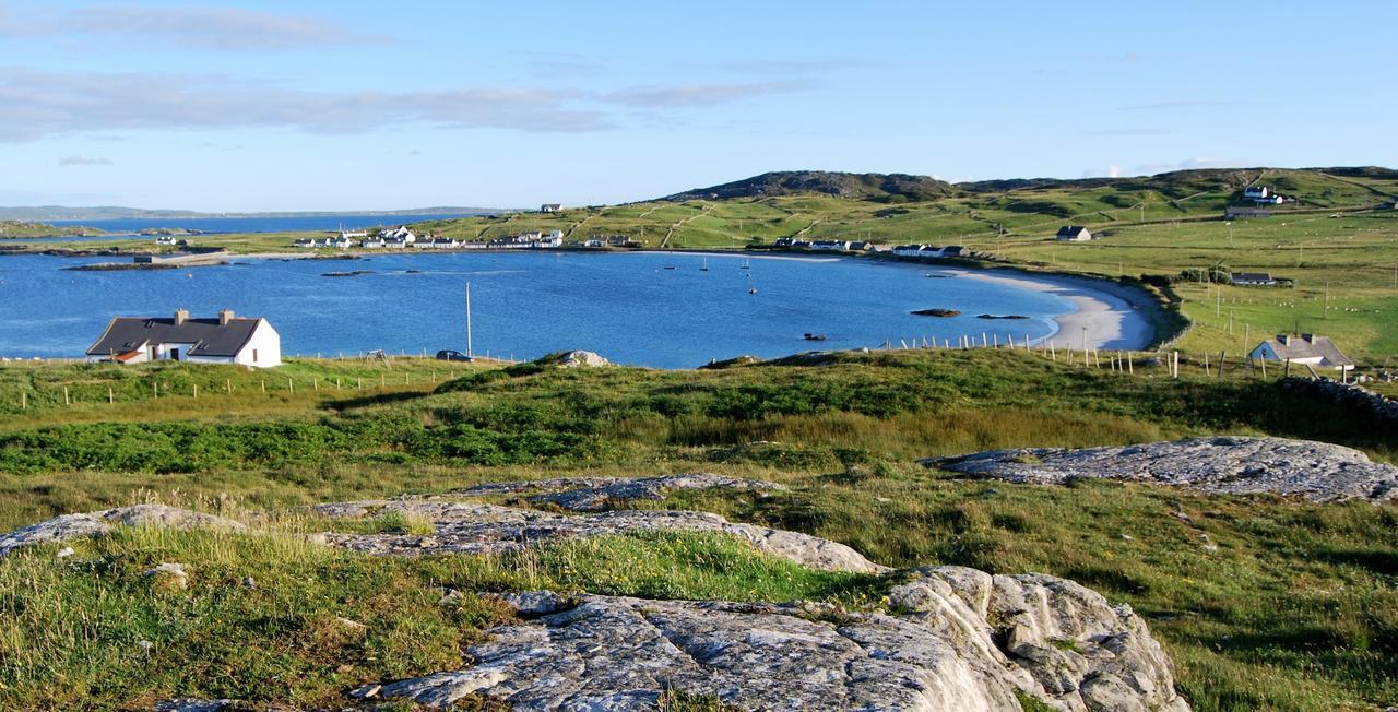 Dolphin Hotel Inishbofin Esterno foto