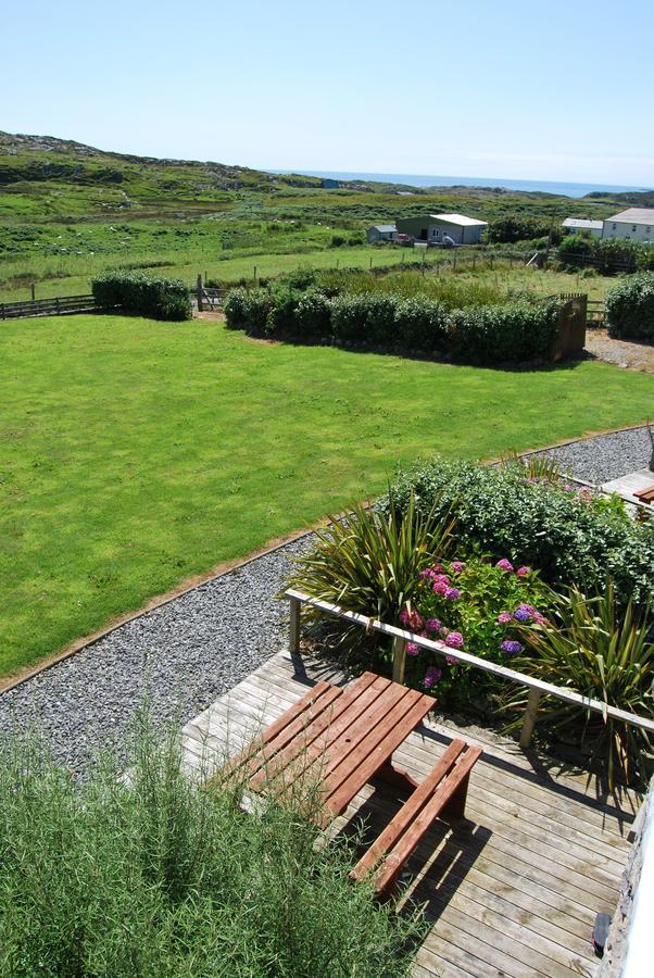 Dolphin Hotel Inishbofin Esterno foto