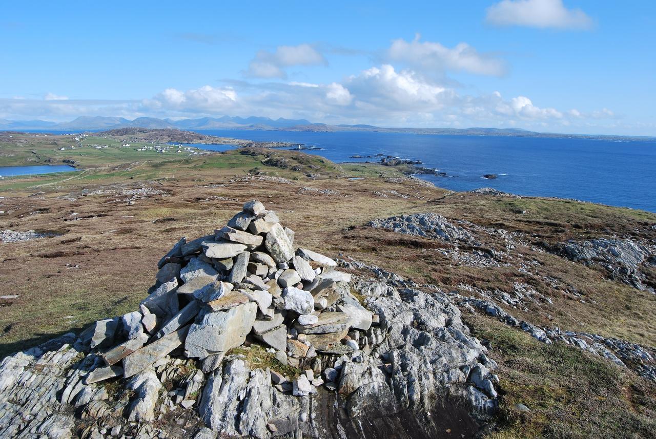 Dolphin Hotel Inishbofin Esterno foto